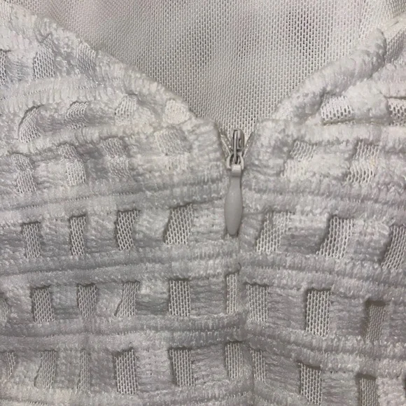 Elliatt Platonic White Crochet Drop Back Dress Size Small - Picture 7 of 7